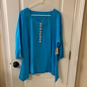 Elegant Women's Tunic with Button Detail